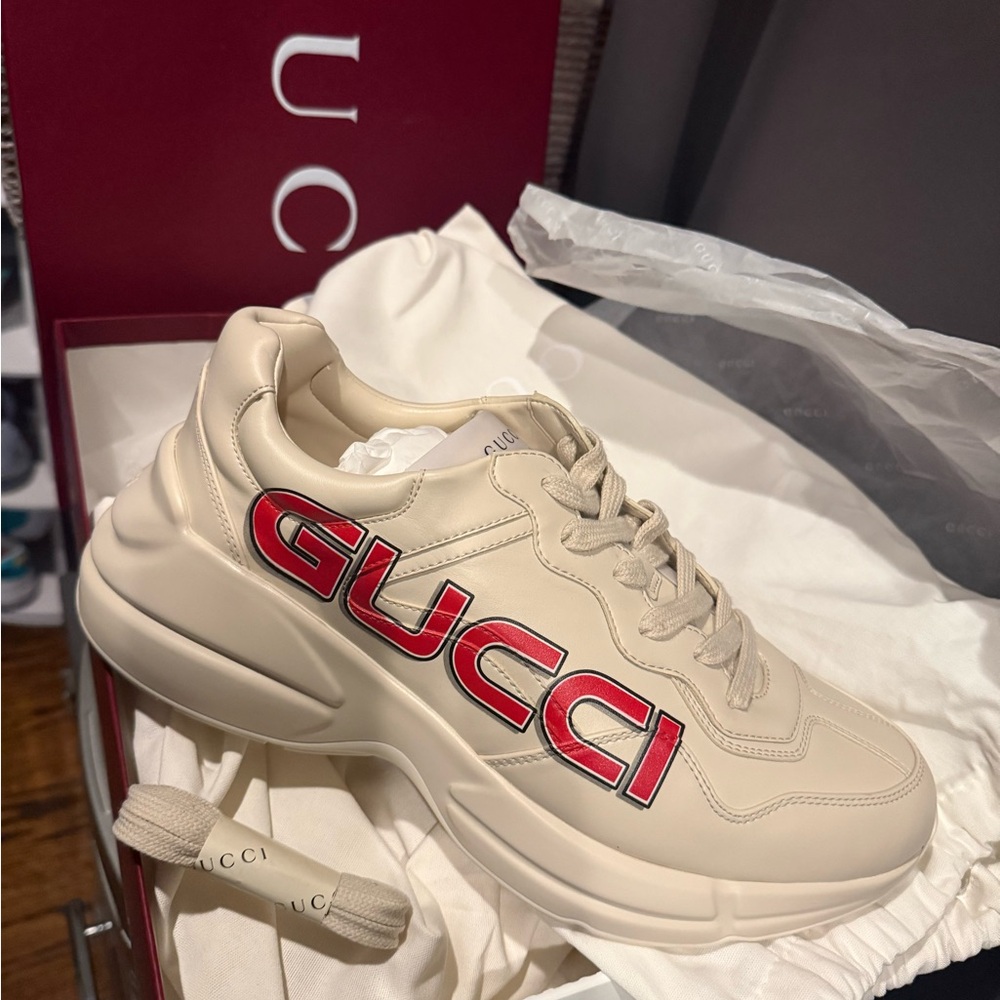 Men’s Gucci sneakers with red logo 8.5